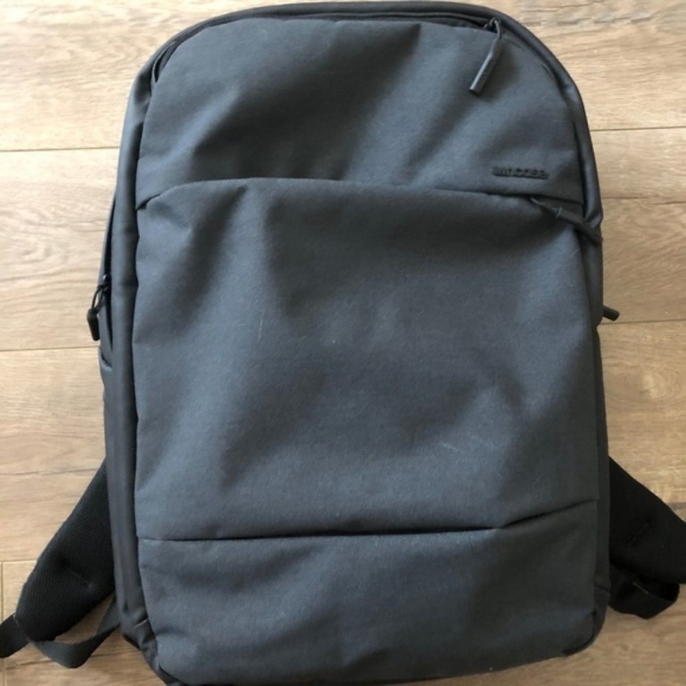 Incase City Backpack - Black/Dark Gray
